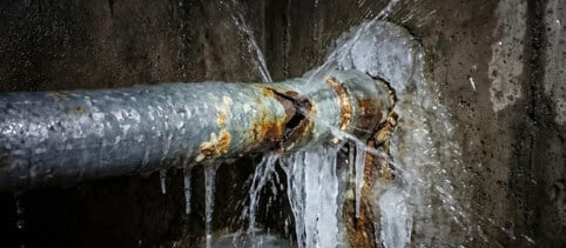 Frozen Pipe Damage in East Hampton: Warning Signs and First Steps